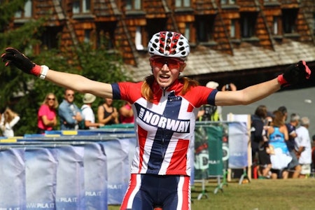 Lisa Jorde syklet ankeretappen for det norske laget som vant EM-stafetten i klassen U15. Foto: UEC