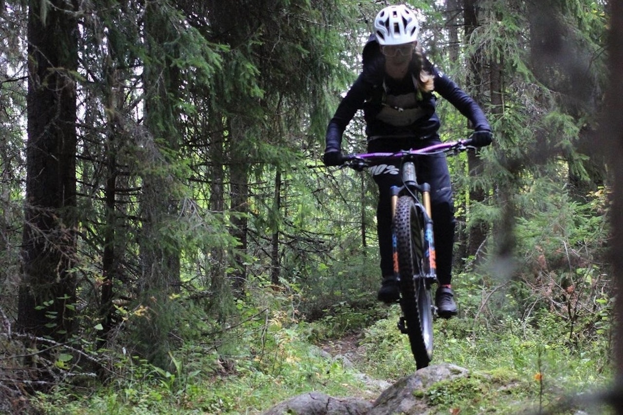 TRYSIL-DEBUTANT: Anette Røssum Bastnes debuterte i Trysil enduro til soleklar seier i dameklassen. Foto: Håvard Mageli Anette Røssum Bastnes debuterte i Trysil enduro til soleklar seier i dameklassen