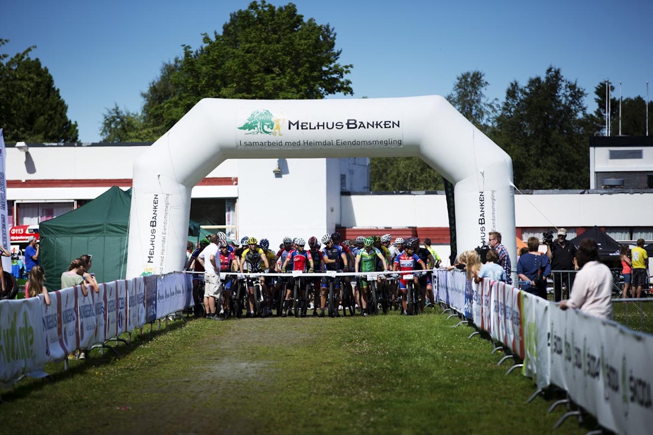 STARTEN: Gira ryttere på strek. Foto: Kristoffer H. Kippernes STARTEN: Gira ryttere på strek. Foto: Kristoffer H. Kippernes