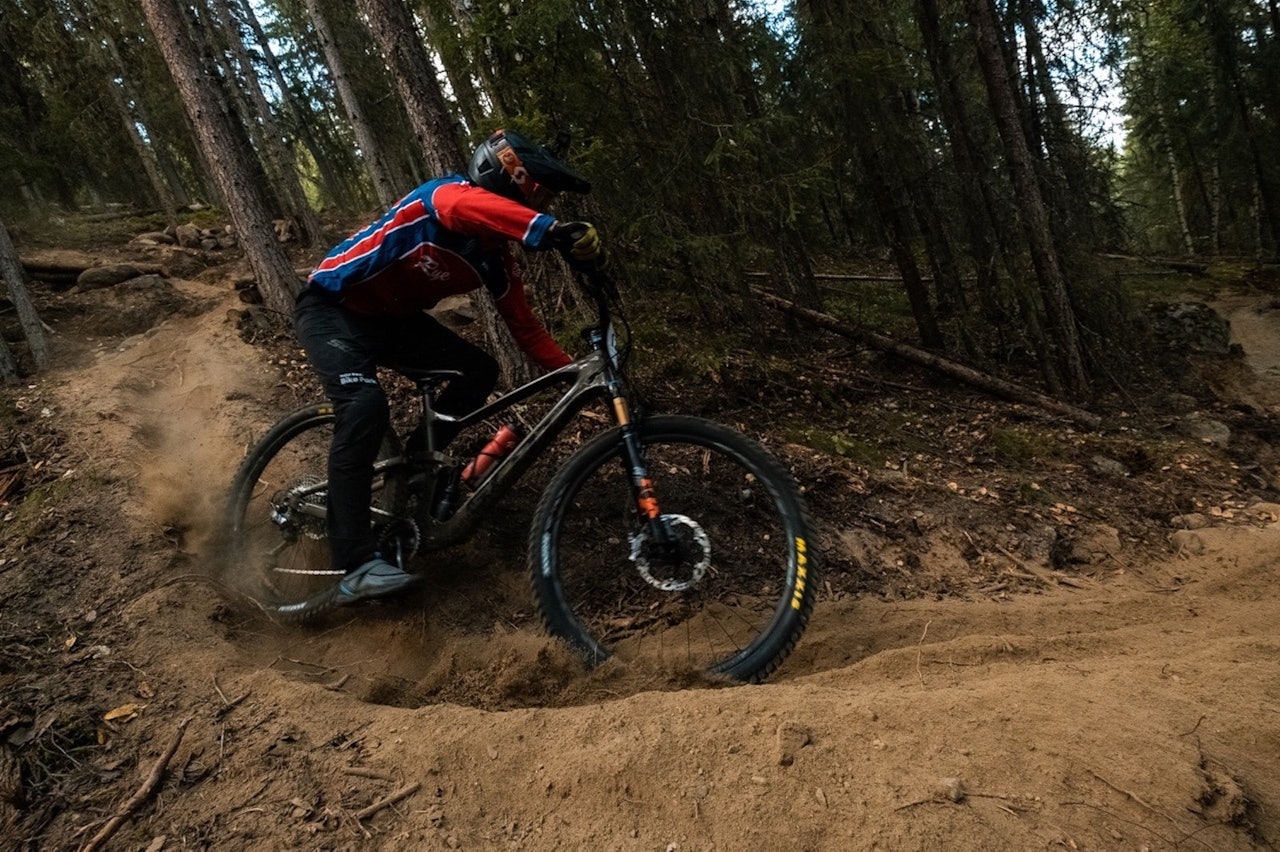 Simen Smestad vant tidenes første offisielle NM i enduro