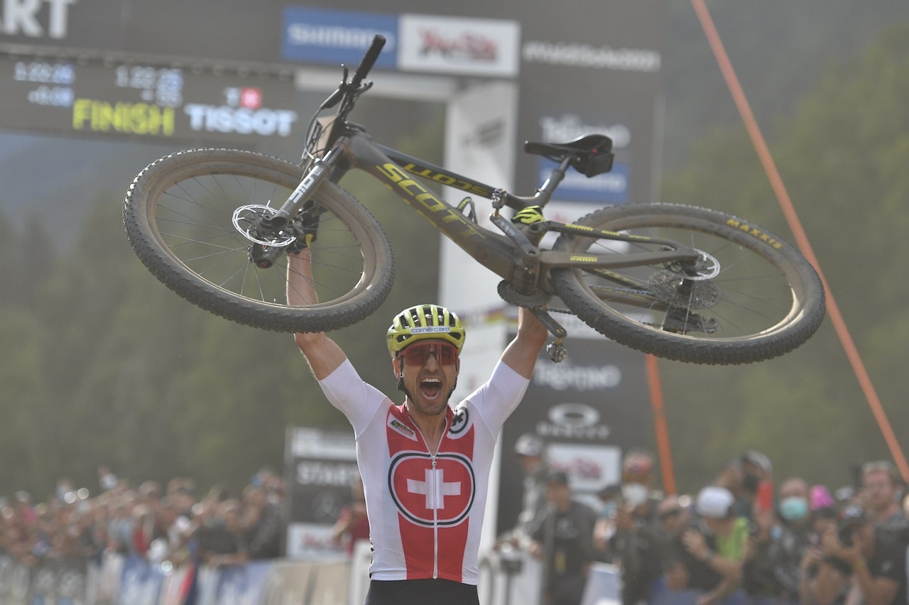 VERDENSMESTER - IGJEN: Nino Schürter fra Sveits tok sitt 9. VM-gull i rundbane lørdag ettermiddag. Foto: UCI Nino Schürter fra Sveits tok sitt 9. VM-gull i rundbane