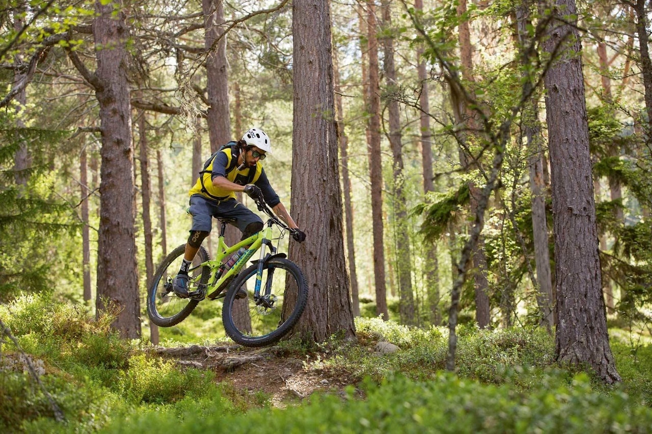 FLYT: Thomas B. Svendsen vet å sette pris på flytstiene i Alvdal. Foto: Kristoffer H. Kippernes stisykling alvdal tips