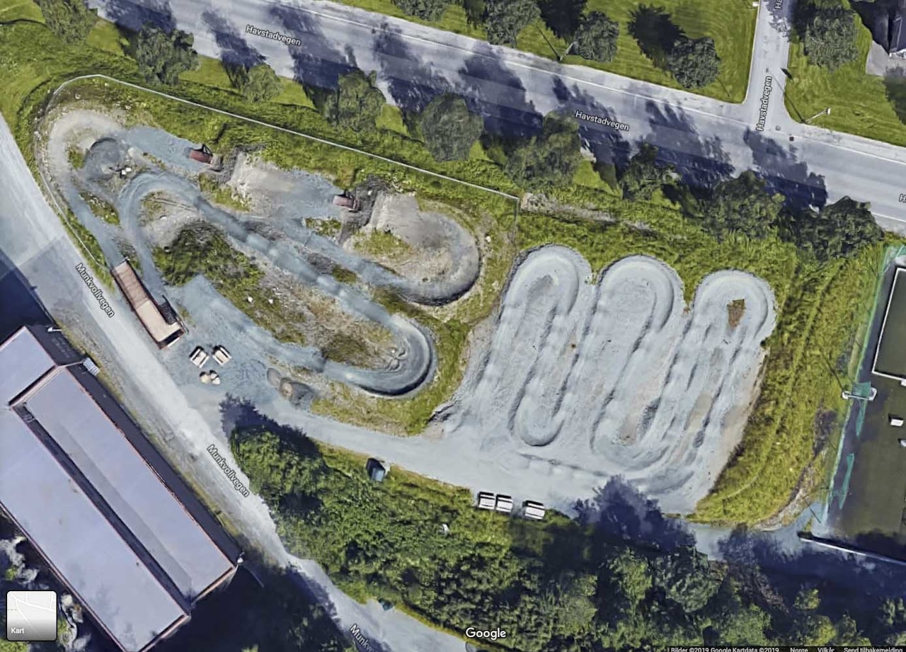 STORT OMRÅDE: I Havstad Sykkelpark kan du få terpet på flere typer sykkelferdigheter. Foto: Google Maps pumptrack trondheim havstad sykkelpark