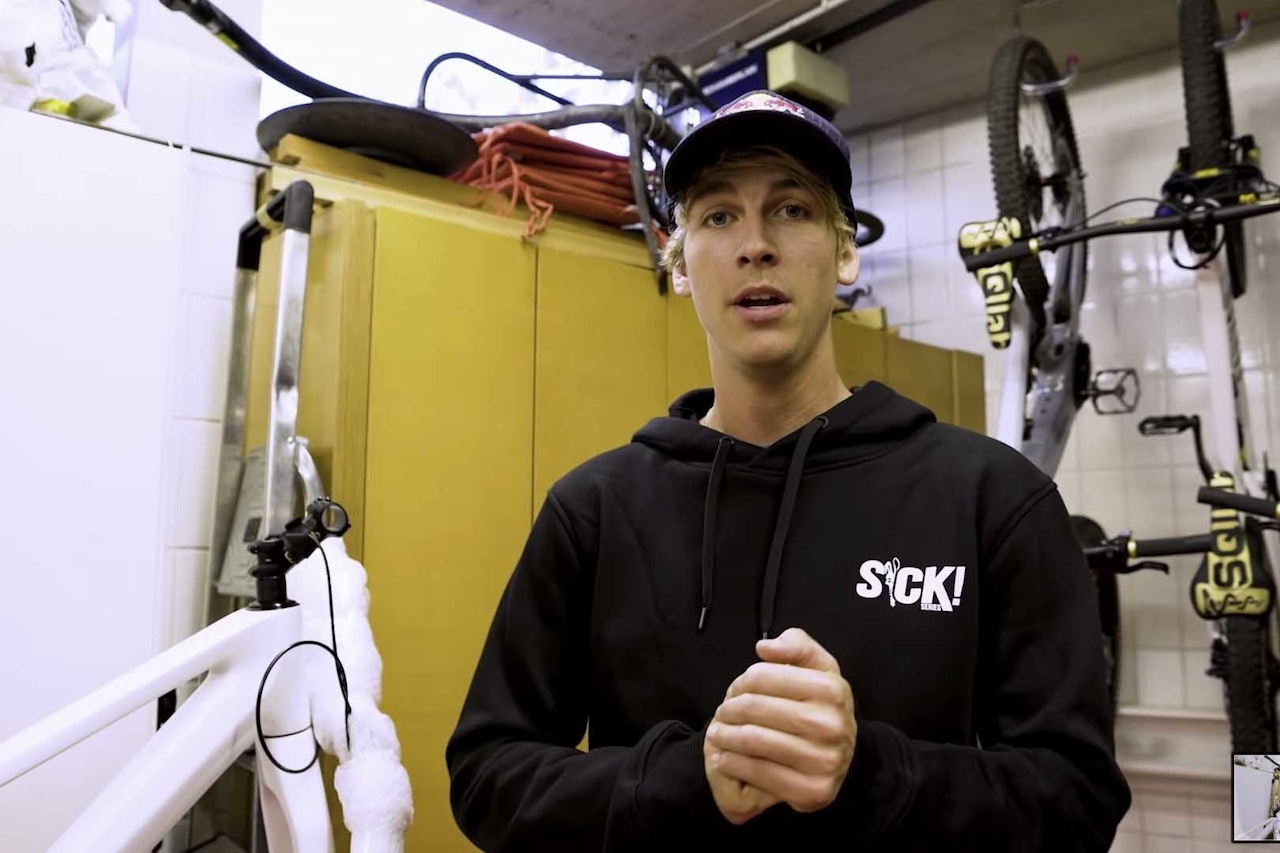 DRØMMEGARASJE? Fabio Wibmer viser fram sykkelsamlingen sin i en ny film. Foto: Skjermdump fabio wibmer canyon sykler
