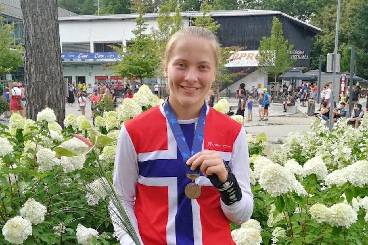 VM-DEBUTANT: Kine Haugom tok bronse i EM første helga i august og er nå  tatt ut til utfor-VM i Italia neste uke. Hun er en av tre norske ryttere som er tatt ut til mesterskapet. Foto: Stine Haugom VM-DEBUTANT: Kine Haugom