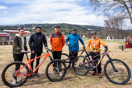 SYKKELGRUPPE I TRYSIL: Med økt satsing på stisykling som turismeprodukt vil lokale entusiaster også få med barn og unge i bygda. Foto: Jonas Sjögren stisykling gruppe trening trysil