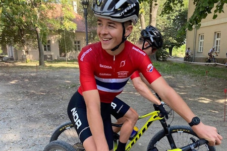 TOPP 10 I EM: William Høines Larsen kom på 10.plass i EM i rundbane, mens Sondre Rokke (i bakgrunnen) kom på 12. plass. Foto: Privat William Høines Larsen kom på 10.plass i EM i rundbane