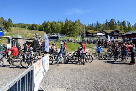 REKORDMANGE BESØKENDE: Drammen Bikepark hadde rekordmange syklister under åpningshelgen 9.-10. mai. Foto: Jon Borgersen utforsykling i drammen bikepark
