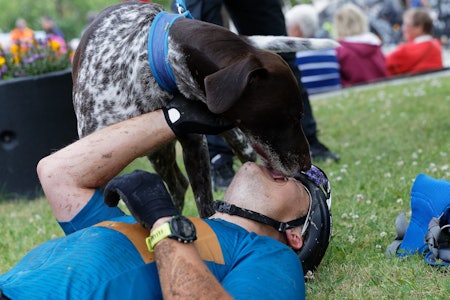 Lykkelig gjensyn: Fri Flyts Knut Harald Smette fikk lønn som fortjent etter åtte timer og 44 minutter i felten. Foto: Ola Morken Lykkelig gjensyn: Fri Flyts Knut Harald Smette fikk lønn som fortjent etter åtte timer og 44 minutter i felten. Foto: Ola Morken