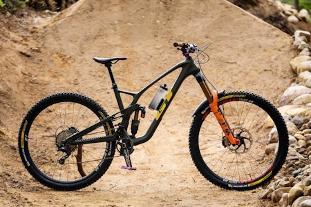 GROV SYKKEL:  Den nye GT Force Carbon blir bare enda grovere enn forrige utgave av sykkelen. Her vist frem med Brage Vestaviks egen sykkel som eksempel. Foto: GT.  gt force carbon 2021