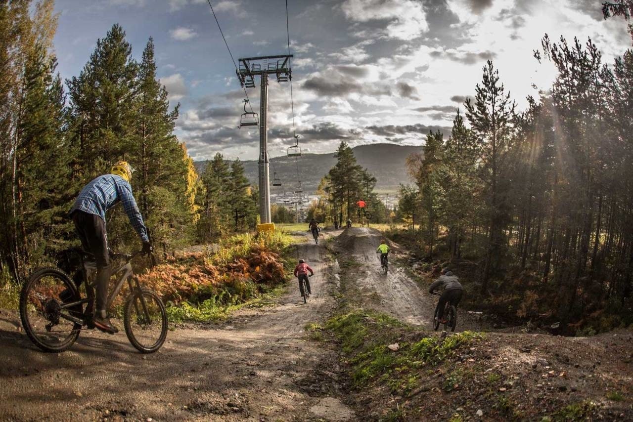 ÅPNER HEISEN: Etter en snørik vinter åpner Drammen Bike Park heisen for 2023-sesongen. Foto: Svenn Fjeldheim. drammen bike park åpningstider 2023