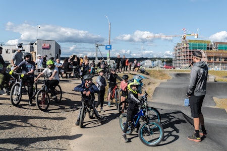 POPULÆRT: Det var stor oppslutning om pumptrack konkurransen fredag under Hafjell Bike Fest, som også var en del av Norwegian Pumptrack Challenge. Foto: Gisle Johnsen Norwegian Pumptrack Challenge i Hafjell Bike Fest 2021