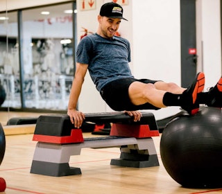 RÅ PÅ TRENING: Nino Schurter får lagt inn viktige økter med styrketrening før syklingen. Foto: Scott styrketrening sykkel sykling terrengsykling