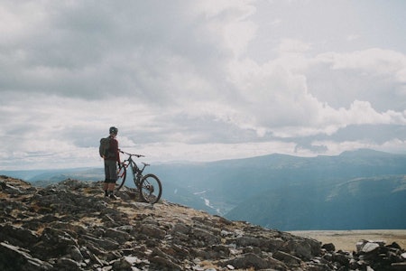 HVA MED TUR? Det trenger ikke koste en krone, og kan være den fineste gaven man kan gi. Foto: Kristoffer H. Kippernes kommentar julegave syklist 2020