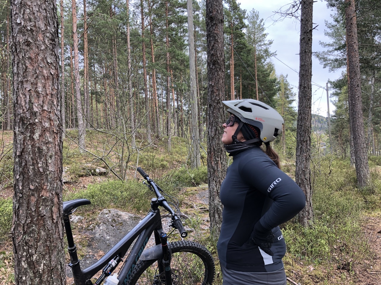 RYGGSMERTER: Desverre vanlig, men det trenger ikke bety at du må leve med det resten av sykkel-livet. Ryggsmerter stisykling