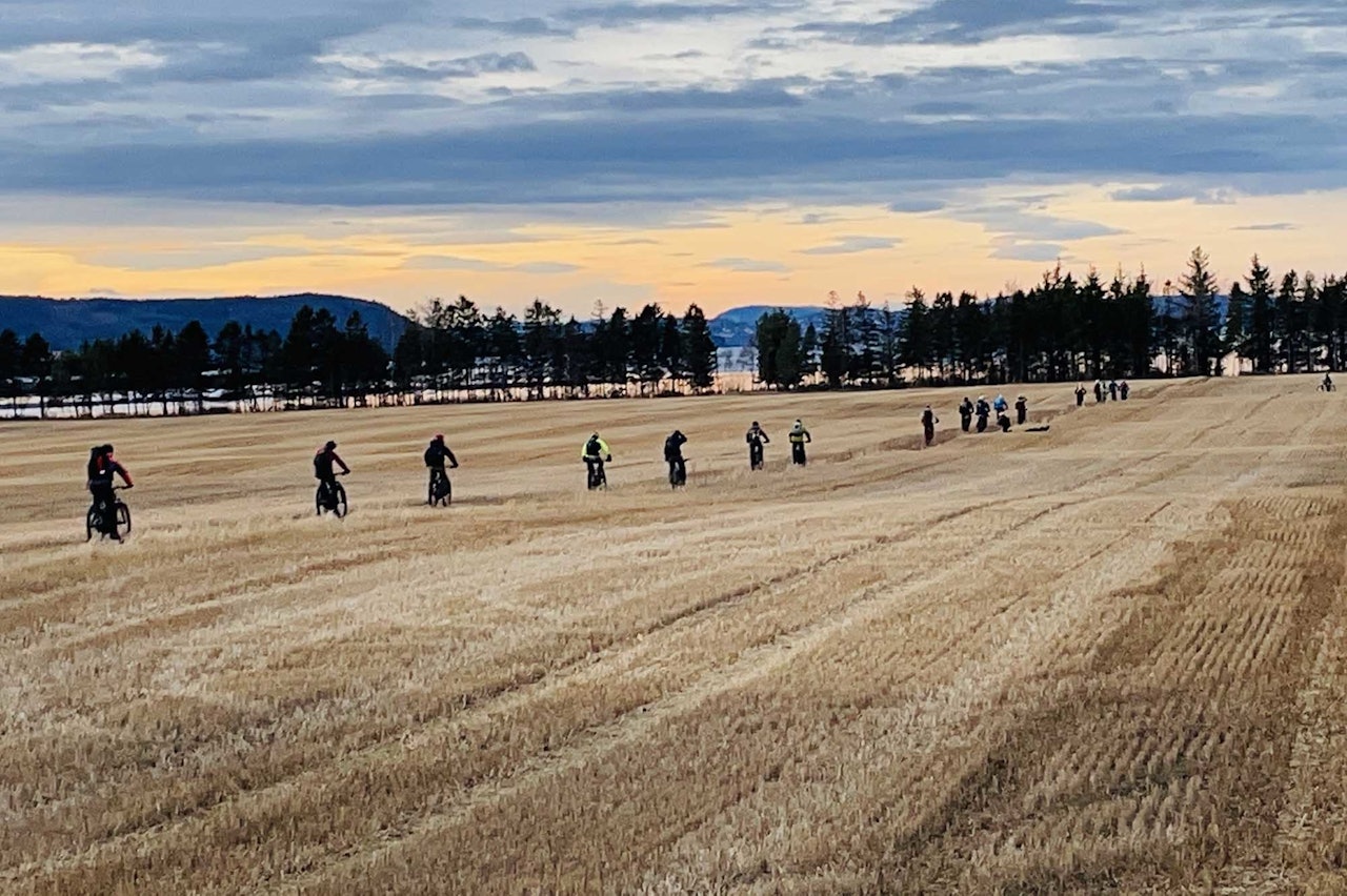 HJULETUR: Ivrige stisyklister samlet seg for en julefeiring i Verdal i helgen. Foto: Christian Green stisykling verdal hjuletour 2020