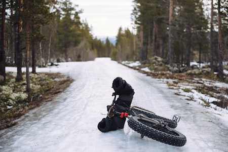 ISRALLY: Følelsen av å sykle på is kan være inspirerende. Foto: Mikkel Soya Bølstad.  fatbike glatt piggdekk