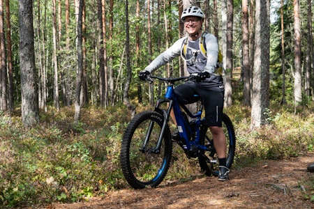 Arild Andersen kunne ikke syklet på sti om det ikke var for elmotoren. Foto: Christian Nerdrum