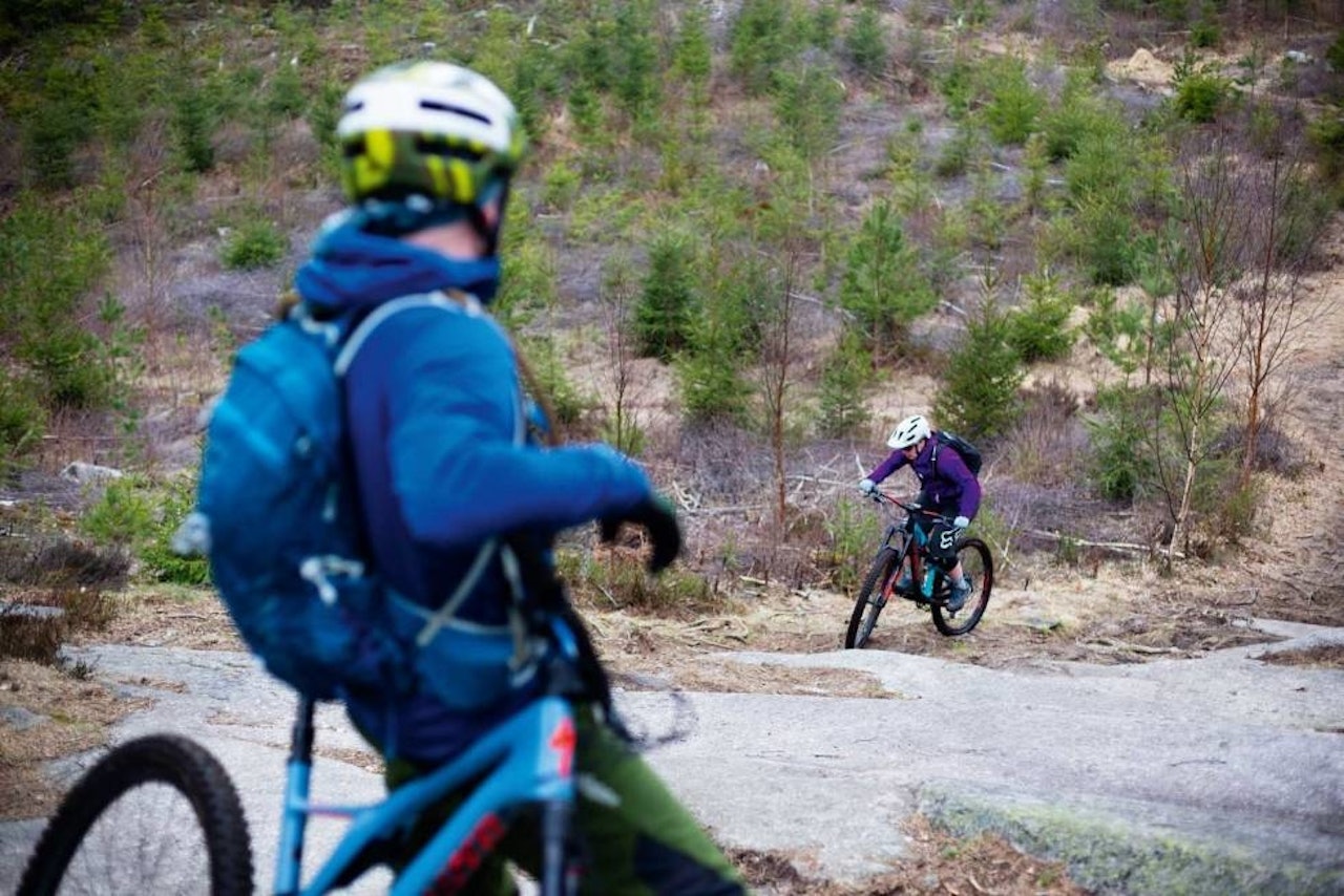 HOLD AVSTAND: Man kan gjerne sykle, men NCF anbefaler mer enn to meters avstand på tur. Foto: Kristoffer H. Kippernes sykling trening korona ncf sykkelforbundet rentningslinjer