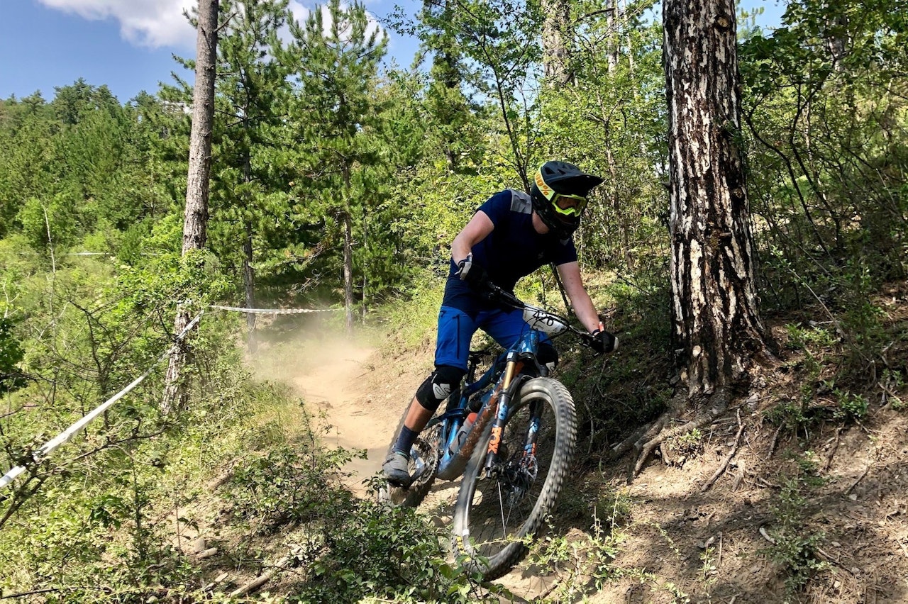Ola Jåvold Landmark kjørte seg opp en rekke plasser fra første til andre dag på Enduro World Series i Les Orres i Frankrike i helga. Foto: Kjersti Jåvold Landmark Ola Jåvold Landmark kjørte seg opp en rekke plasser fra første til andre dag på Enduro World Series i Les Orres i Frankrike i helga. Foto: Kjersti Jåvold Landmark