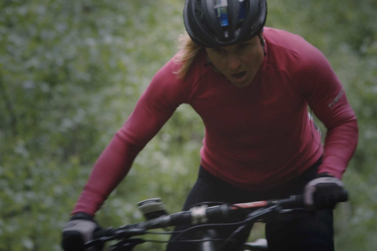 TRENING: Seerne får bli med Hildegunn Hovdenak på trening i fjerde episode av Dedikasjon. Foto: Vegard Breie Hildegunn Hovdenak dedikasjon film