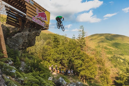 HÅRFINT FRA PALLEN: Brage Vestavik kom på fjerdeplass i finalen i Red Bull Hardline i Wales søndag, bare sju tideler fra pallen. Foto: Dan Griffiths / Red Bull Content Pool Brage Vestavik kom på fjerdeplass i finalen i Red Bull Hardline 2021