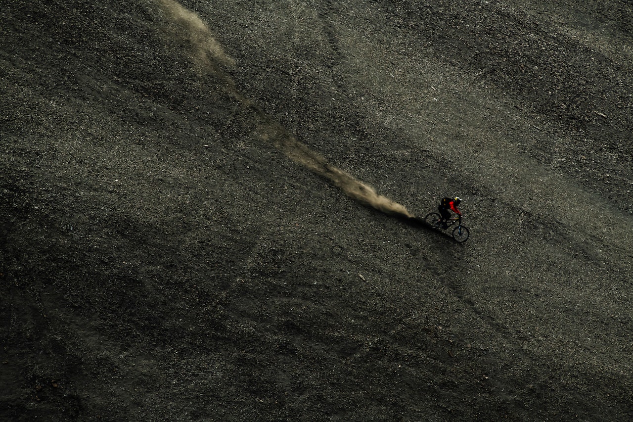 STORE SYKLISTER: ... i store fjell. Teaseren for Teton Gravity Research sin nye film Accomplice lover godt. Foto: TGR teton gravity research accomplice teaser