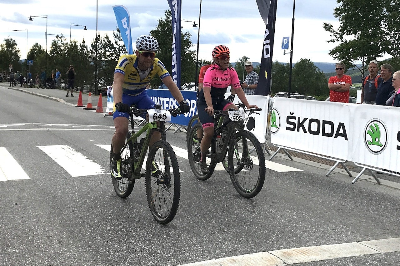 Anne Helene Reiten vant dameklassen med halvannet minutts margin, og kom i mål samtidig som Knut Atle Stene Andersen fra Støren. Foto Edvard Strand / NCF  