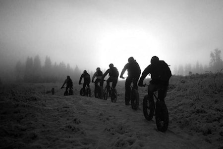 FELLESSKAP: Global Fatbike Day feires med fellesturer og lokale arrangementer verden over. Norge er ikke noe unntak, heller ikke midt i en koronapandemi, her fra Global Fatbike Day i Elverum tidligere. Foto: Hans Martin Delphin Global Fatbike Day