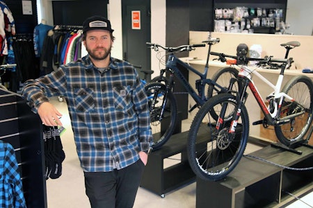 POPULÆRE SYKLER: Lars Mathias Stoltenberg hos importør Brown Couch AS merker en økning i interessen for fulldempede terrengsykler for barn. Foto: Privat lars mathias stoltenberg brown couch barnesykkel