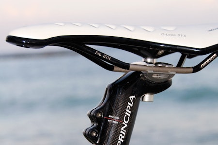 INGEN FORDELER, KUN ULEMPER: Vi har testet sykler med integrert setepinne flere ganger i Terrengsykkel. På Principia-sykkelen sprakk setetoppen før testen begynte. Den ellers flotte Scott Scale RC var umulig å anbefale fullt ut på grunn av den integrerte pinnen. Heldigvis et forbigått kapittel i terrengsykkelhistorien. integrert setepinne sykkel