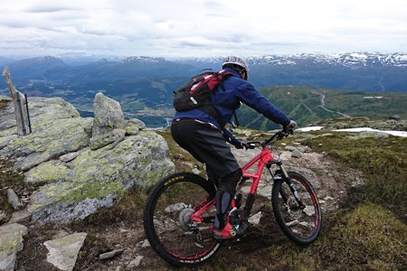 Helibike-turen fra Lønahorgi på 1610 meter over havet ned til sentrum på Voss er blitt en klassiker på turemenyen under Ekstremsportveko. Foto: Tommy Aslaksen Helibike-turen fra Lønahorgi på 1610 meter over havet ned til sentrum på Voss er blitt en klassiker på turemenyen under Ekstremsportveko. Foto: Tommy Aslaksen