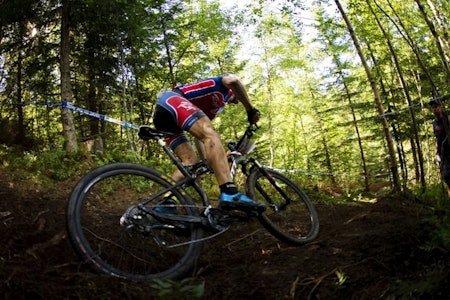 GOING DOWN? Det øyeblikket når du ikke vet om du faller, eller står linja ut. Den følelsen. Foto: Kristoffer H. Kippernes tryne på sykkel