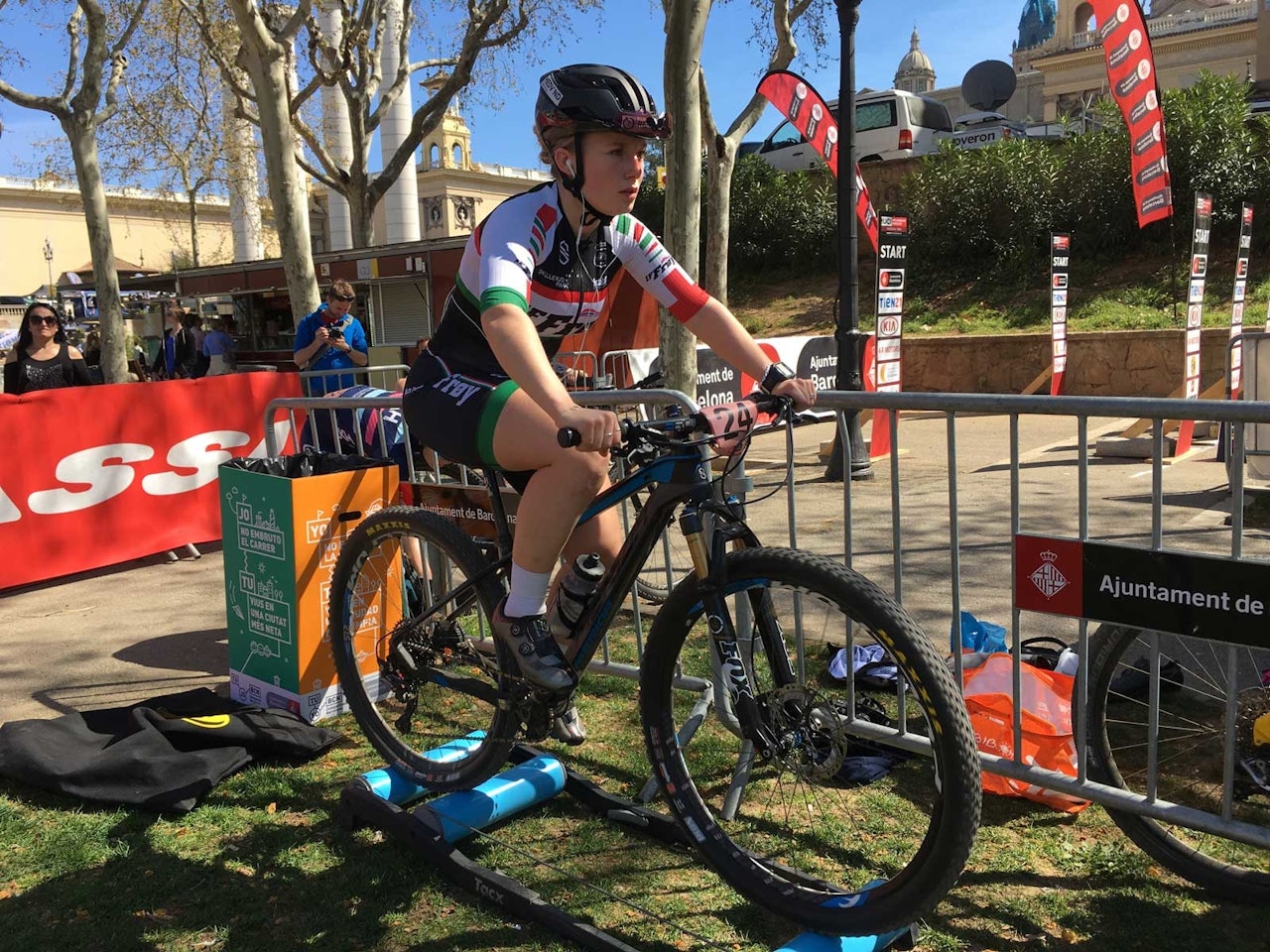 SATSER PÅ SPRINT: Celine Solheim satser på kortbanegrenen sprint. Her under oppvarming i Barcelona, en verdenscup du kan lese mer om i dette bladet. Foto: Ingeborg Scheve. SATSER PÅ SPRINT: Celine Solheim satser på kortbanegrenen sprint. Her under oppvarming i Barcelona, en verdenscup du kan lese mer om i dette bladet. Foto: Ingeborg Scheve.