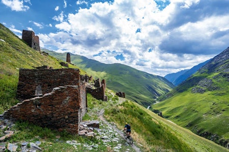 RUINER: Slottsruinene vi bare skimtet i mørke kvelden før, ble ikke mindre imponerende dagen etter. RUINER: Slottsruinene vi bare skimtet i mørke kvelden før, ble ikke mindre imponerende dagen etter.