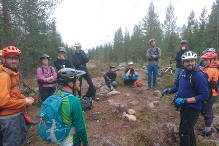 Nå skal fagdagen ut i terrenget for å løse utfordringer knyttet til bærekraftig destinasjonsutvikling og terrengsykling som opplevelsesprodukt. Foto: Nina Gässler