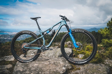 NY NINETY-SIX: Merida Ninety-Six 2021 har moderne, progressiv geometri, lett ramme og kommer i både sti- og rittversjon.  Merida Ninety-Six 2021