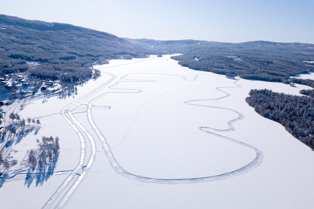 Kloppa Ice Race arrangeres i en tre kilometer lang rundløype på Harestuvannet. Foto: Bengt Ove Sanness  Kloppa Ice Race på Harestuvannet