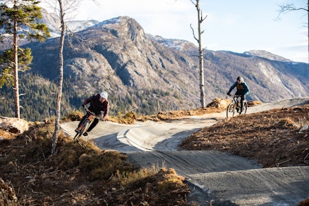 Tottelia Rides i Hemsedal åpner på lørdag og består foreløpig av en familievennlig rundløype på 1.7 kilometer med innslag av flytstier og elementer av grønn, blå og rød gradering. Foto: Paul Lockhart Tottelia Rides i Hemsedal åpner på lørdag og består foreløpig av en familievennlig rundløype på 1.7 kilometer med innslag av flytstier og elementer av grønn, blå og rød gradering. Foto: Paul Lockhart