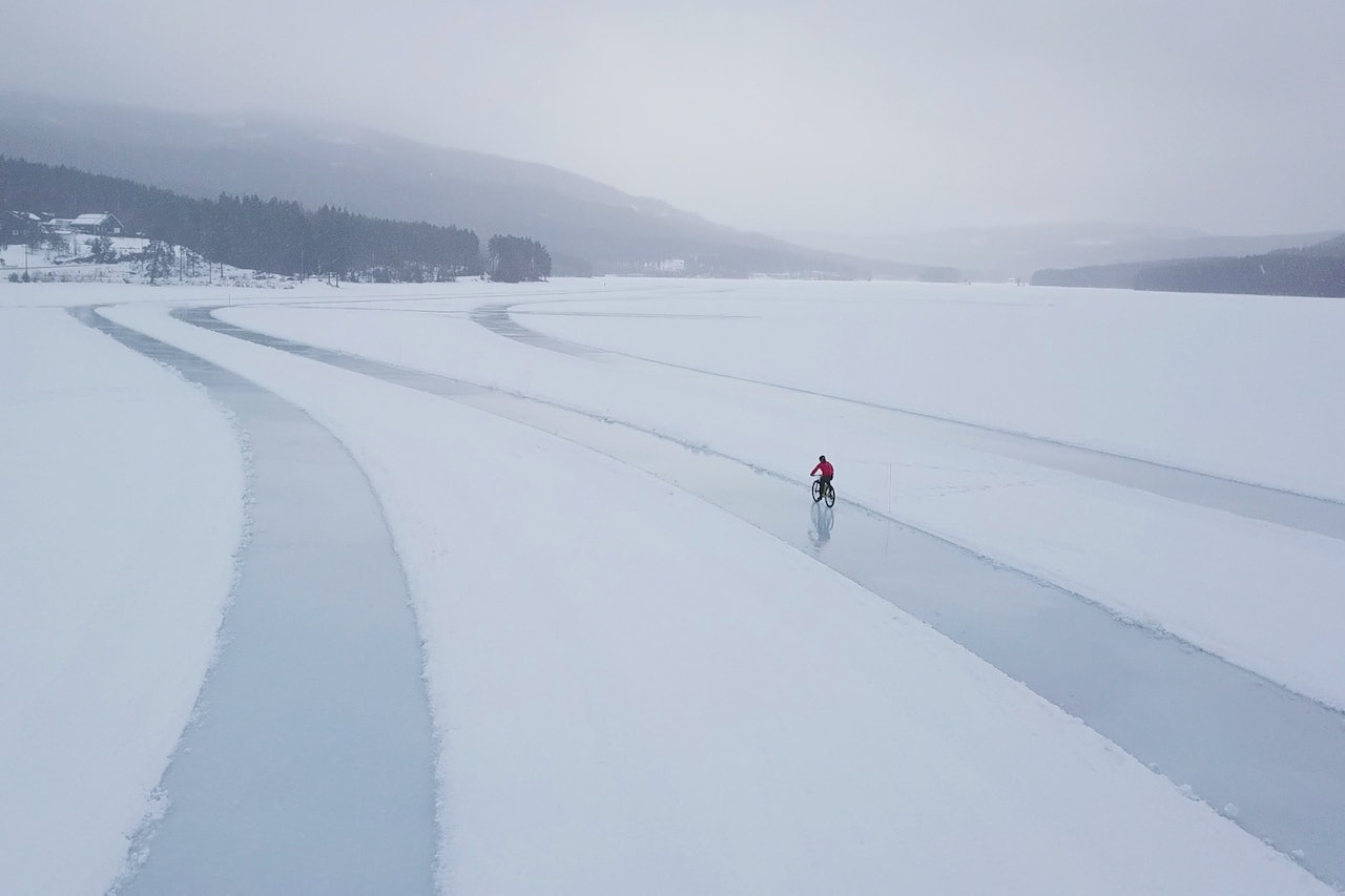 Kloppa Ice Race på søndag er et nytt vinterrittkonsept, og arrangeres utelukkende på glattisen på Harestuvannet. Foto: Bengt Ove Sannes Kloppa Ice Race på Harestuvannet