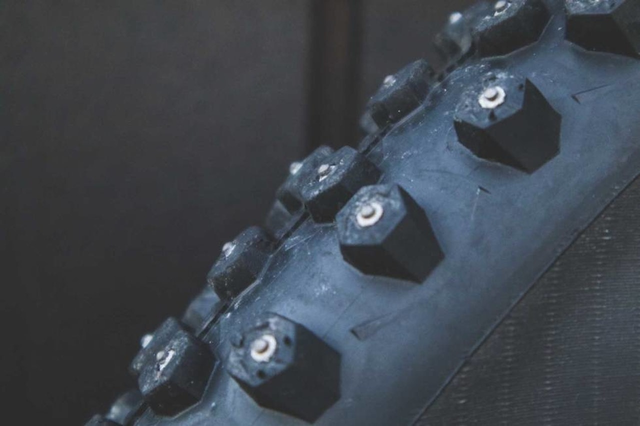 PIGGS? Saker om piggdekk er å finne på topplista for oktober. Kanskje ikke så rart, etter som vi beveger oss inn mot vinteren. Foto: Kristoffer H. Kippernes mest lest terrengsykkel oktober 2020