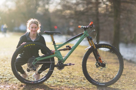 USYNLIG FORSKJELL: Ved første øyekast er det ikke lett å se at sykkelen til Ida R. Nærum har to forskjellige størrelser på hjulene.  USYNLIG FORSKJELL: Ved første øyekast er det ikke lett å se at sykkelen til Ida R. Nærum har to forskjellige størrelser på hjulene.