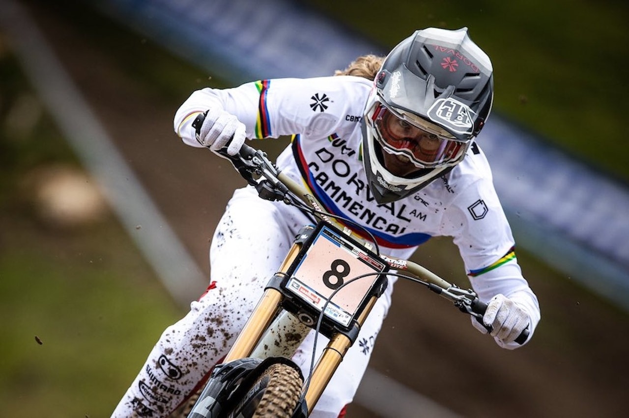 VERDENSMESTEREN: Camille Balanche fra Sveits vant verdenscupåpningen i utfor, som gikk i Leogang i Østerrike lørdag ettermiddag. Foto: UCI Camille Balanche fra Sveits vant verdenscupåpningen i utfor