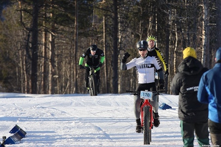 Daniel Boberg Leirbakken vant spurtoppgjøret om seieren i det 50km lange Arctic Alta Fatbike på søndag. Foto: Ole Kristian Kirvijervi Daniel Boberg Leirbakken vant Arctic Alta Fatbike 2020