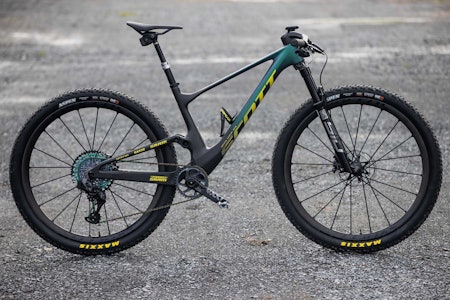 RÅ SYKKEL: Nino Schurter kan tillate seg litt spesielle ting som en av de beste terrengsyklistene i verden. Hans nye Scott Spark er ikke noe unntak. Foto: Scott.  scott spark nino schurter