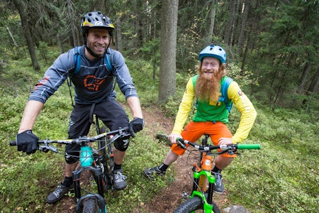 ANDREAS WIIG OG HAN I GAME OF THRONES: Ok, så kjente de hverandre litt fra før av. Snowboarder Andreas Ygre Wiig utfordrer Aslak Mørstad. Foto: Christian Nerdrum andreas wiig stisykling