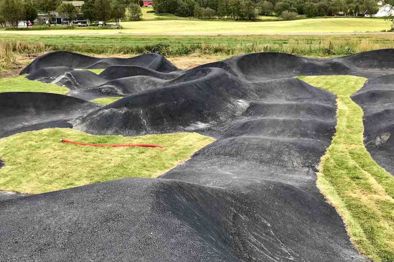 PUMPTRACK OPPDAL: En av to pumptracker i Oppdal ligger ved Midtbygda Oppvekstsenter. Foto: Steffen Fjelldal PUMPTRACK OPPDAL: En av to pumptracker i Oppdal ligger ved Midtbygda Oppvekstsenter. Foto: Steffen Fjelldal
