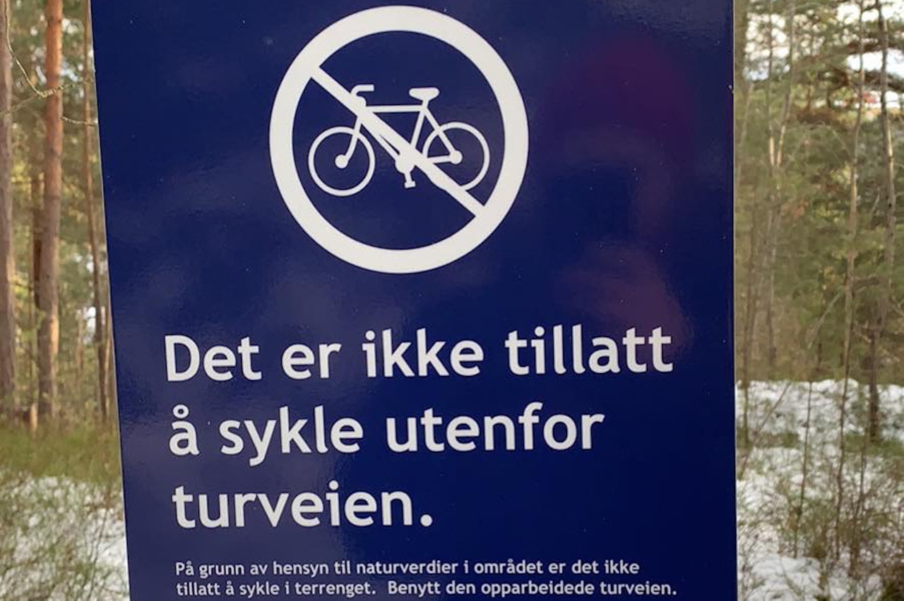 Kravet om at Fylkesmannen må stadfeste og godkjenne ferdselsforbud kan falle bort med Klima- og miljødepartementets foreslåtte endring i friluftsloven. Foto: Aslak Mørstad Kravet om at Fylkesmannen må stadfeste og godkjenne ferdselsforbud kan falle bort med Klima- og miljødepartementets foreslåtte endring i friluftsloven. Foto: Aslak Mørstad