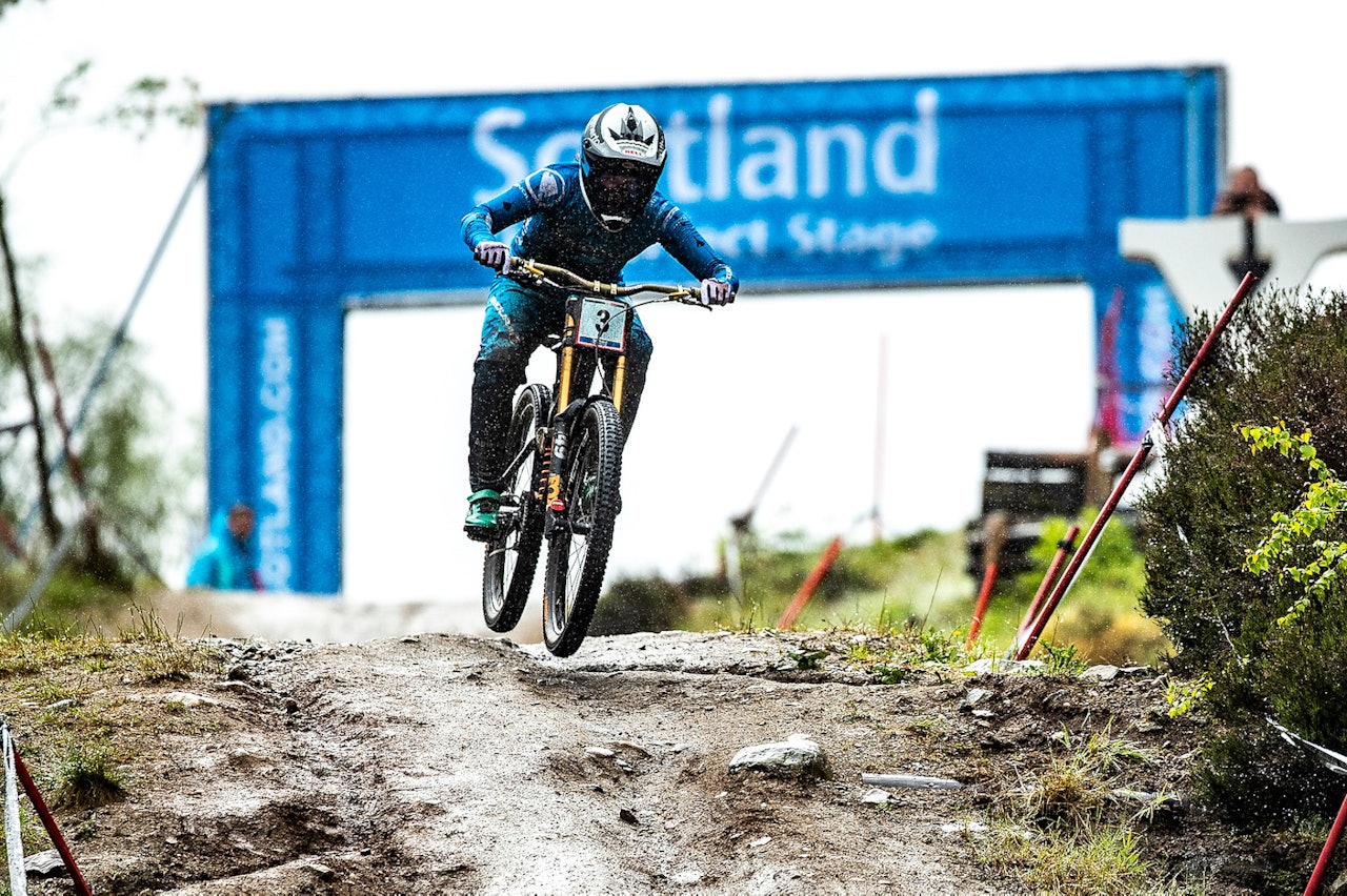 Mille Johnset på vei mot en ny pallplass i utforverdenscupen under søndagens finale i Fort William i Skottland. Foto: Sven Martin