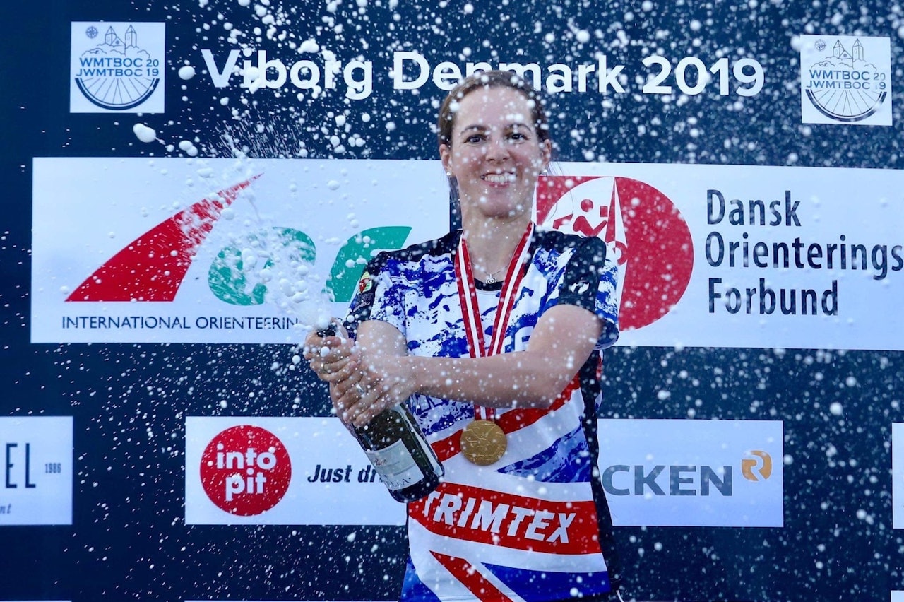 Under VM i sykkelorientering i august ble Emily Benham Kvåle fra Hadeland CK tidenes første utøver til å vinne samtlige individuelle ritt i ett og samme VM. Foto: Rainer Burman Under VM i sykkelorientering i august ble Emily Benham Kvåle fra Hadeland CK tidenes første utøver til å vinne samtlige individuelle ritt i ett og samme VM. Foto: Rainer Burman